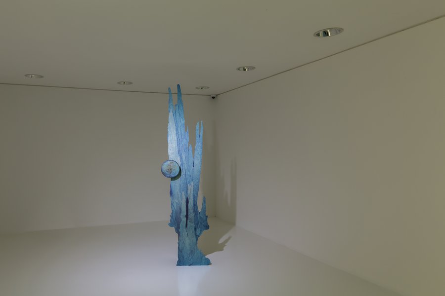 galeria-duarte-sequeira-in-a-world-where-immortality-is-the-norm-the-future-is-my-future-katja-novitskova-02.jpg