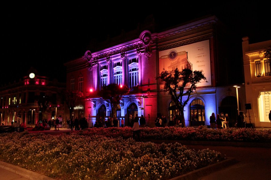 Theatro---fachada-(noite).jpg